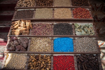 Auf dem Basar bei einem Gew�rzh�ndler.