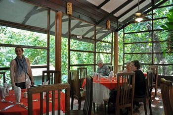 Mittagessen in der Dschungellodge.