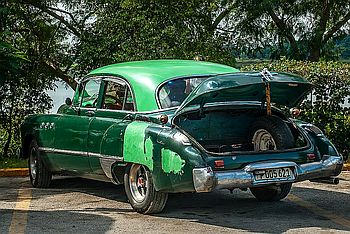 Buick Buick Super 51 4-door Sedan (1950)  an einer Rastst�tte