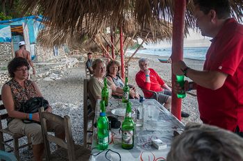 Ein Drink am Strand und warten auf den Sonnenuntergang �ber der Karibischen See.