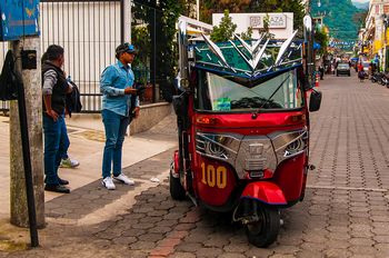 Ein TuckTuck in Panajachel. Gut, dass es hier keinen T�V gab.