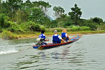 Mit Longtails �ber den Nam Xong