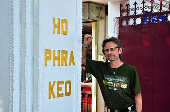 Graubart Andy am "Ho  Pha Keo", 
dem �ltesten Tempel in Laos