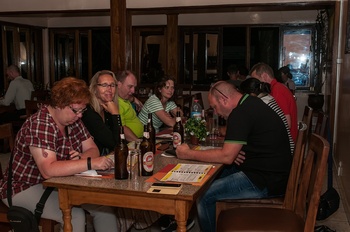 Abendessen in der Eco-Lodge Le Grenat Hotel.